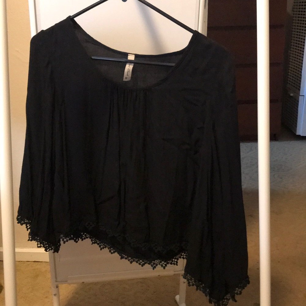 Black loose crop top